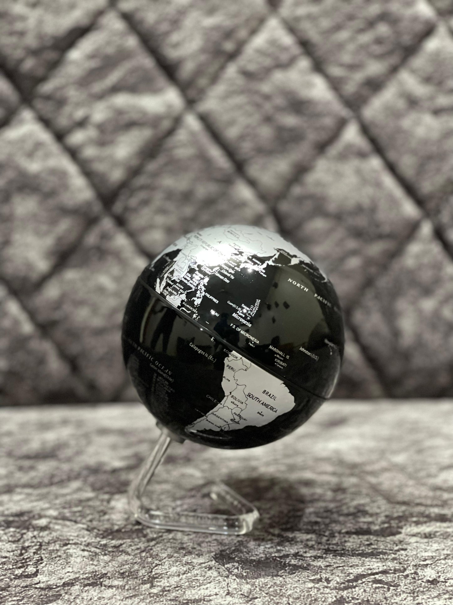 360 Degree Auto Rotatable Glossy Globe